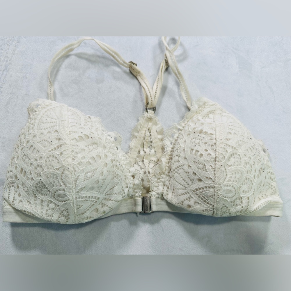 Gilly Hicks Cream Racer Back‎ Lace Bralette in Size S